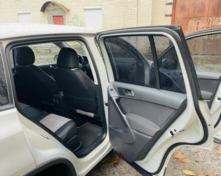 Сірий Фольксваген Тігуан, об'ємом двигуна 2 л та пробігом 217 тис. км за 12000 $, фото 10 на Automoto.ua