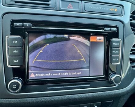 Сірий Фольксваген Тігуан, об'ємом двигуна 2 л та пробігом 250 тис. км за 10500 $, фото 21 на Automoto.ua