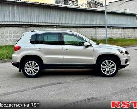 Серый Фольксваген Тигуан, объемом двигателя 2 л и пробегом 250 тыс. км за 10500 $, фото 7 на Automoto.ua