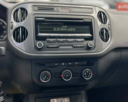 Серый Фольксваген Тигуан, объемом двигателя 1.98 л и пробегом 255 тыс. км за 13000 $, фото 11 на Automoto.ua