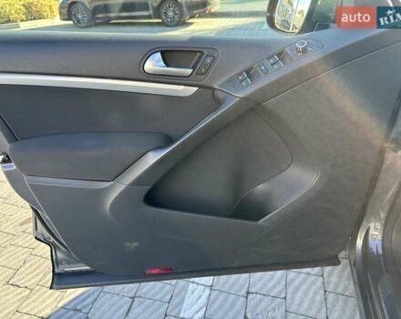 Сірий Фольксваген Тігуан, об'ємом двигуна 1.97 л та пробігом 135 тис. км за 13700 $, фото 23 на Automoto.ua