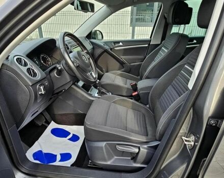 Сірий Фольксваген Тігуан, об'ємом двигуна 2 л та пробігом 180 тис. км за 8000 $, фото 15 на Automoto.ua