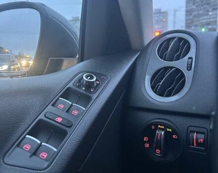 Серый Фольксваген Тигуан, объемом двигателя 1.97 л и пробегом 144 тыс. км за 16000 $, фото 24 на Automoto.ua