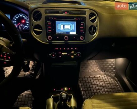 Сірий Фольксваген Тігуан, об'ємом двигуна 1.97 л та пробігом 135 тис. км за 13700 $, фото 41 на Automoto.ua