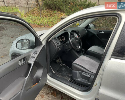 Сірий Фольксваген Тігуан, об'ємом двигуна 1.98 л та пробігом 217 тис. км за 12000 $, фото 9 на Automoto.ua