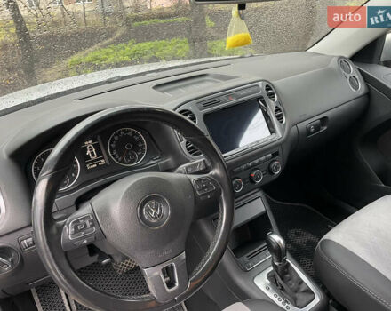 Сірий Фольксваген Тігуан, об'ємом двигуна 1.98 л та пробігом 217 тис. км за 12000 $, фото 20 на Automoto.ua