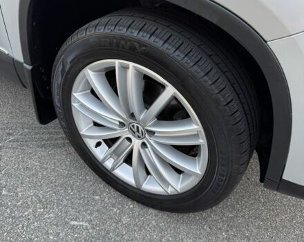 Сірий Фольксваген Тігуан, об'ємом двигуна 2 л та пробігом 250 тис. км за 10500 $, фото 10 на Automoto.ua