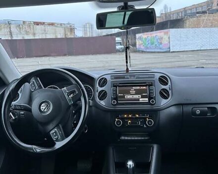 Серый Фольксваген Тигуан, объемом двигателя 1.97 л и пробегом 144 тыс. км за 16000 $, фото 19 на Automoto.ua