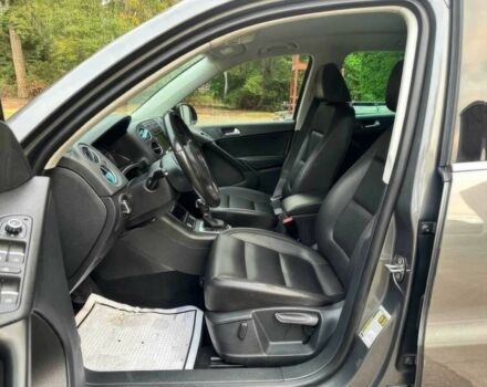 Сірий Фольксваген Тігуан, об'ємом двигуна 2 л та пробігом 80 тис. км за 4500 $, фото 8 на Automoto.ua