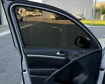 Сірий Фольксваген Тігуан, об'ємом двигуна 2 л та пробігом 74 тис. км за 16500 $, фото 35 на Automoto.ua