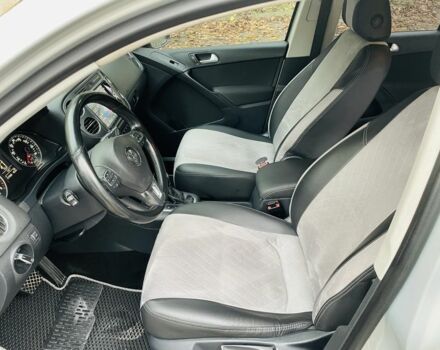 Сірий Фольксваген Тігуан, об'ємом двигуна 2 л та пробігом 217 тис. км за 12000 $, фото 5 на Automoto.ua