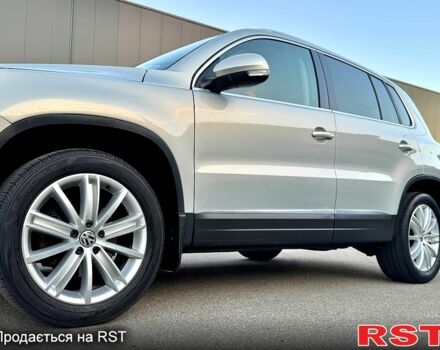 Серый Фольксваген Тигуан, объемом двигателя 2 л и пробегом 250 тыс. км за 10500 $, фото 5 на Automoto.ua