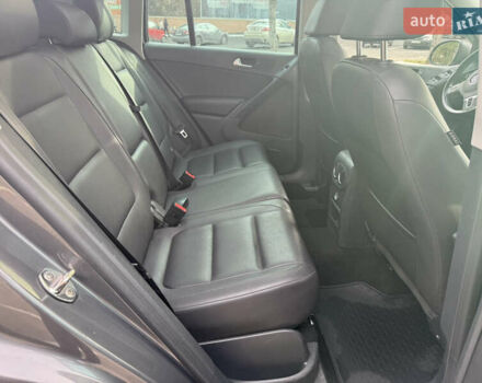 Сірий Фольксваген Тігуан, об'ємом двигуна 1.98 л та пробігом 180 тис. км за 11500 $, фото 25 на Automoto.ua