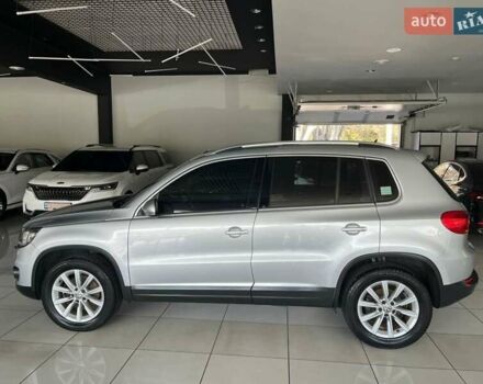Серый Фольксваген Тигуан, объемом двигателя 2 л и пробегом 214 тыс. км за 15200 $, фото 3 на Automoto.ua