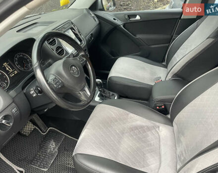 Сірий Фольксваген Тігуан, об'ємом двигуна 1.98 л та пробігом 217 тис. км за 12000 $, фото 23 на Automoto.ua