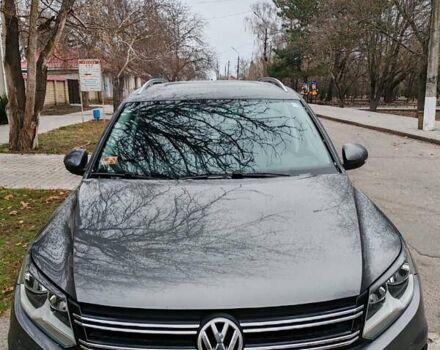 Серый Фольксваген Тигуан, объемом двигателя 1.98 л и пробегом 170 тыс. км за 12500 $, фото 1 на Automoto.ua