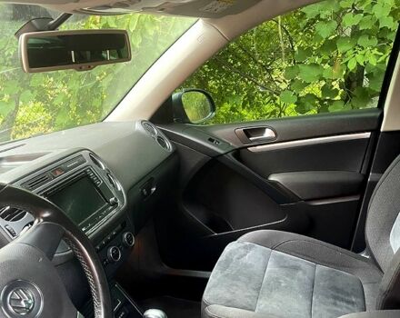 Серый Фольксваген Тигуан, объемом двигателя 2 л и пробегом 159 тыс. км за 16000 $, фото 2 на Automoto.ua