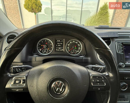 Сірий Фольксваген Тігуан, об'ємом двигуна 2 л та пробігом 176 тис. км за 12400 $, фото 28 на Automoto.ua