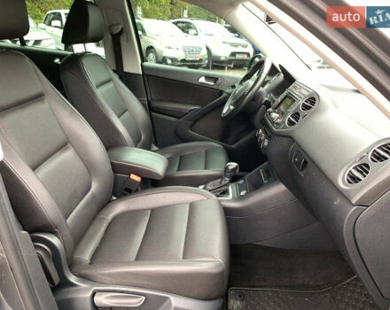 Серый Фольксваген Тигуан, объемом двигателя 2 л и пробегом 195 тыс. км за 15340 $, фото 24 на Automoto.ua