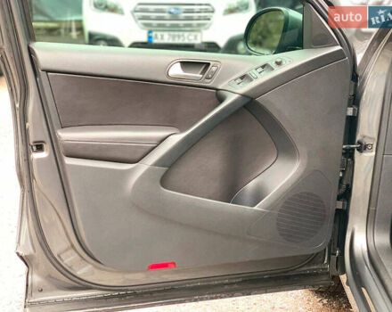 Серый Фольксваген Тигуан, объемом двигателя 2 л и пробегом 195 тыс. км за 15340 $, фото 18 на Automoto.ua