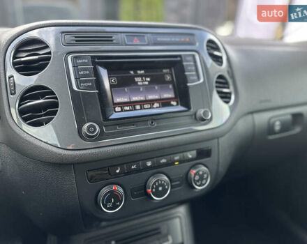 Серый Фольксваген Тигуан, объемом двигателя 2 л и пробегом 170 тыс. км за 12500 $, фото 13 на Automoto.ua