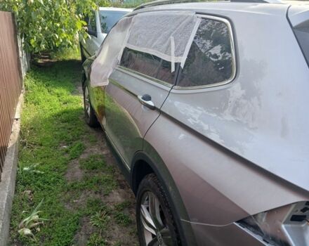 Сірий Фольксваген Тігуан, об'ємом двигуна 1.8 л та пробігом 128 тис. км за 11500 $, фото 4 на Automoto.ua