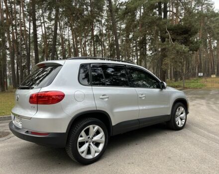 Серый Фольксваген Тигуан, объемом двигателя 2 л и пробегом 194 тыс. км за 12400 $, фото 4 на Automoto.ua