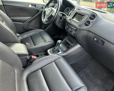 Серый Фольксваген Тигуан, объемом двигателя 2 л и пробегом 170 тыс. км за 12500 $, фото 23 на Automoto.ua