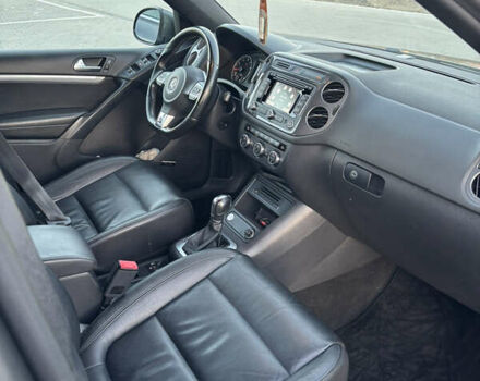 Серый Фольксваген Тигуан, объемом двигателя 2 л и пробегом 163 тыс. км за 14300 $, фото 12 на Automoto.ua