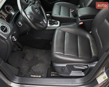 Сірий Фольксваген Тігуан, об'ємом двигуна 2 л та пробігом 150 тис. км за 13999 $, фото 19 на Automoto.ua