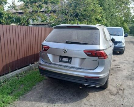 Сірий Фольксваген Тігуан, об'ємом двигуна 1.8 л та пробігом 128 тис. км за 11500 $, фото 2 на Automoto.ua