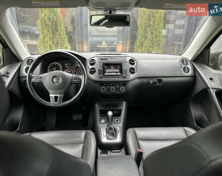 Серый Фольксваген Тигуан, объемом двигателя 2 л и пробегом 170 тыс. км за 12000 $, фото 10 на Automoto.ua