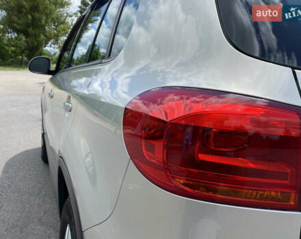 Сірий Фольксваген Тігуан, об'ємом двигуна 2 л та пробігом 224 тис. км за 13900 $, фото 9 на Automoto.ua