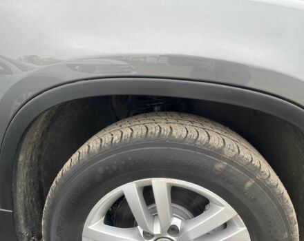 Серый Фольксваген Тигуан, объемом двигателя 2 л и пробегом 150 тыс. км за 12700 $, фото 1 на Automoto.ua