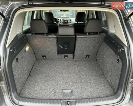 Серый Фольксваген Тигуан, объемом двигателя 2 л и пробегом 170 тыс. км за 12000 $, фото 4 на Automoto.ua