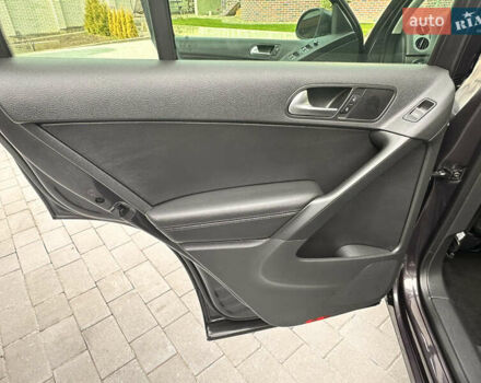 Серый Фольксваген Тигуан, объемом двигателя 1.98 л и пробегом 64 тыс. км за 15300 $, фото 35 на Automoto.ua