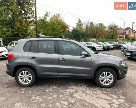 Серый Фольксваген Тигуан, объемом двигателя 2 л и пробегом 195 тыс. км за 15340 $, фото 2 на Automoto.ua
