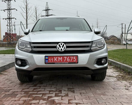 Серый Фольксваген Тигуан, объемом двигателя 2 л и пробегом 125 тыс. км за 14999 $, фото 2 на Automoto.ua