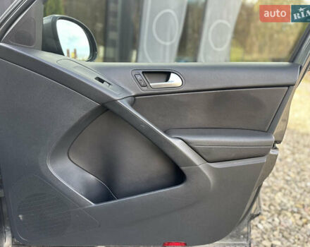 Серый Фольксваген Тигуан, объемом двигателя 2 л и пробегом 170 тыс. км за 12500 $, фото 22 на Automoto.ua