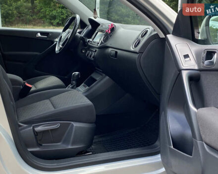 Сірий Фольксваген Тігуан, об'ємом двигуна 2 л та пробігом 224 тис. км за 13900 $, фото 20 на Automoto.ua