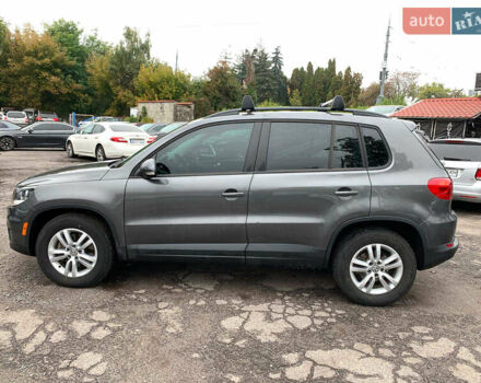 Серый Фольксваген Тигуан, объемом двигателя 2 л и пробегом 195 тыс. км за 15340 $, фото 7 на Automoto.ua