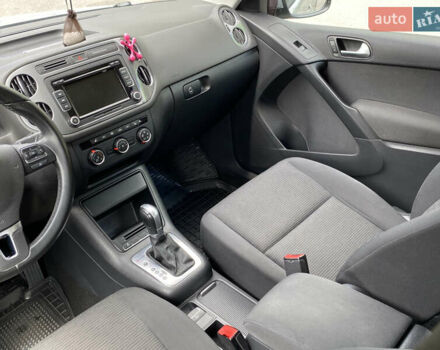 Сірий Фольксваген Тігуан, об'ємом двигуна 2 л та пробігом 224 тис. км за 13900 $, фото 26 на Automoto.ua