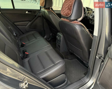 Сірий Фольксваген Тігуан, об'ємом двигуна 2 л та пробігом 176 тис. км за 12400 $, фото 40 на Automoto.ua