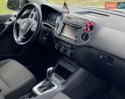 Сірий Фольксваген Тігуан, об'ємом двигуна 2 л та пробігом 224 тис. км за 13900 $, фото 21 на Automoto.ua