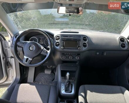 Сірий Фольксваген Тігуан, об'ємом двигуна 1.98 л та пробігом 135 тис. км за 12500 $, фото 6 на Automoto.ua