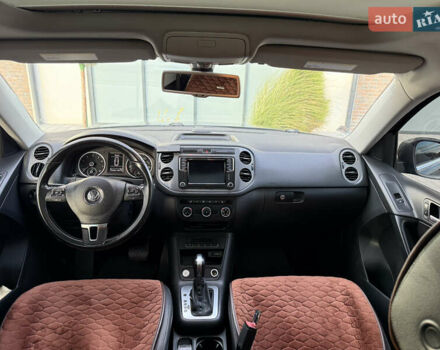 Сірий Фольксваген Тігуан, об'ємом двигуна 2 л та пробігом 176 тис. км за 12400 $, фото 26 на Automoto.ua