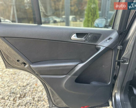 Серый Фольксваген Тигуан, объемом двигателя 2 л и пробегом 170 тыс. км за 12500 $, фото 18 на Automoto.ua