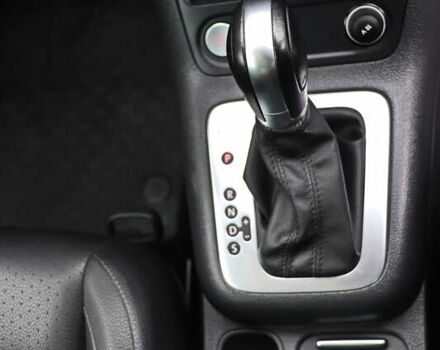 Сірий Фольксваген Тігуан, об'ємом двигуна 2 л та пробігом 150 тис. км за 13999 $, фото 12 на Automoto.ua