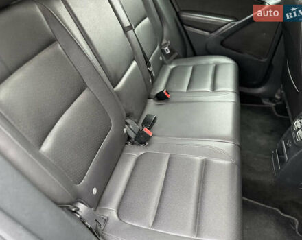 Серый Фольксваген Тигуан, объемом двигателя 2 л и пробегом 170 тыс. км за 12000 $, фото 20 на Automoto.ua