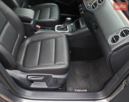 Сірий Фольксваген Тігуан, об'ємом двигуна 2 л та пробігом 150 тис. км за 13999 $, фото 11 на Automoto.ua